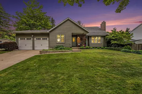 76 Canyon Dr NW, Grand Rapids, MI 49504