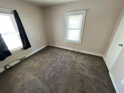 22469 Cushing Ave, Eastpointe, MI 48021 photo 4