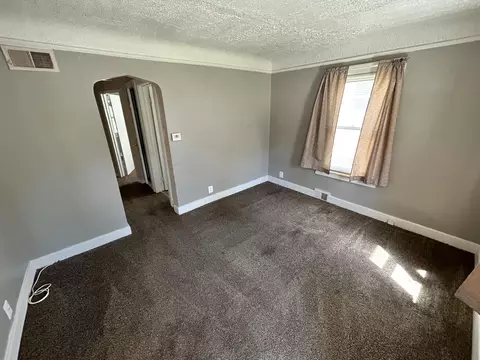22469 Cushing Ave, Eastpointe, MI 48021 photo 3