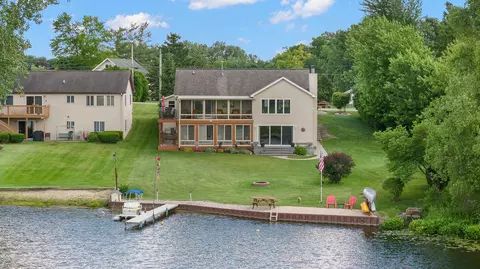 13798 Grandpoint Dr, Cement City, MI 49233
