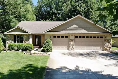 6814 Beechnut Ct, Canadian Lakes, MI 49346