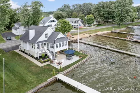 409 N Shore Dr, Crystal, MI 48818