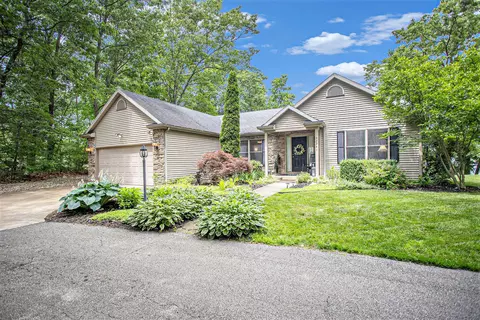 62241 Swan Bay Dr, Sturgis, MI 49091