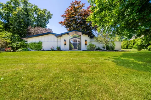 4350 Tanglewood Trl, St. Joseph, MI 49085