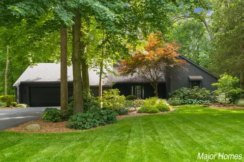 7758 Stonehaven Dr SE, Ada, MI 49301