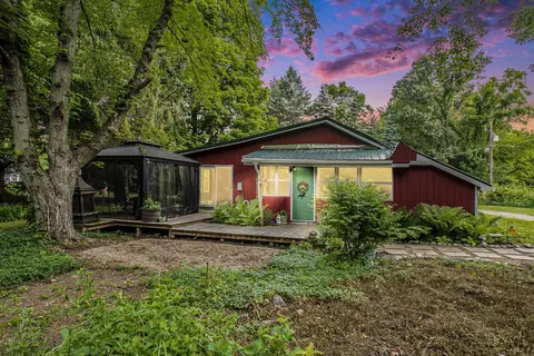 1279 Barron Lake Rd, Niles, MI 49120