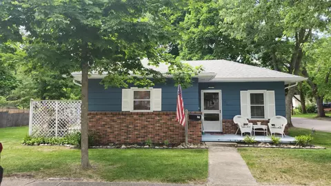 58 Salem St, Hillsdale, MI 49242