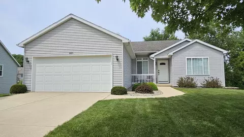 663 Ridgefield Dr, Coopersville, MI 49404