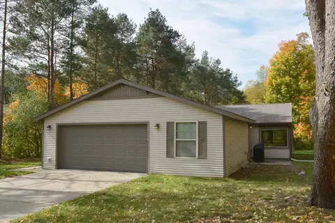 55350 Sand Pines Cir, Paw Paw, MI 49079