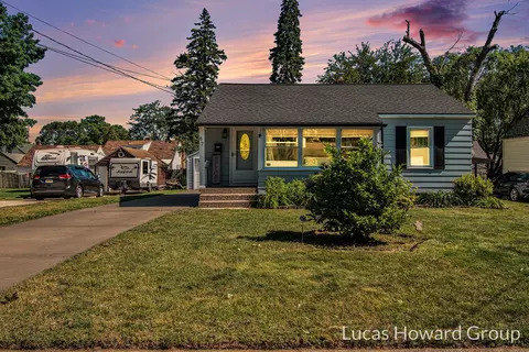 67 Canterbury St SW, Wyoming, MI 49548