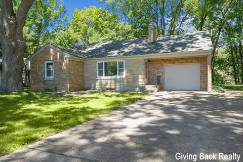 1344 Airport Rd, Norton Shores, MI 49444