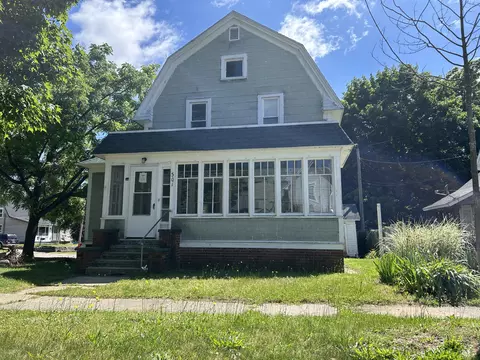301 Chestnut St, Dowagiac, MI 49047