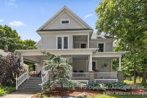 329 Monroe St, Allegan, MI 49010