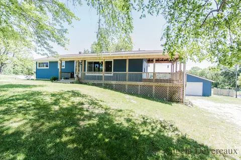 3012 Fallasburg Park Dr NE, Lowell, MI 49331