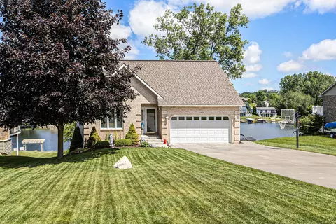13870 Grandpoint Cir, Cement City, MI 49233