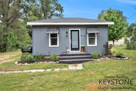 512 Kiddville St, Belding, MI 48809