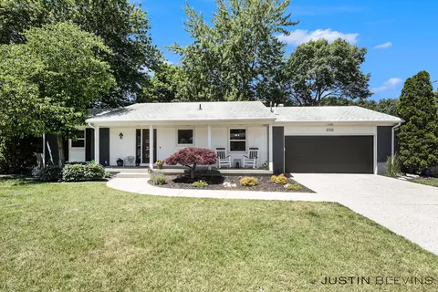 3723 Keeweenaw Dr NE, Grand Rapids, MI 49525