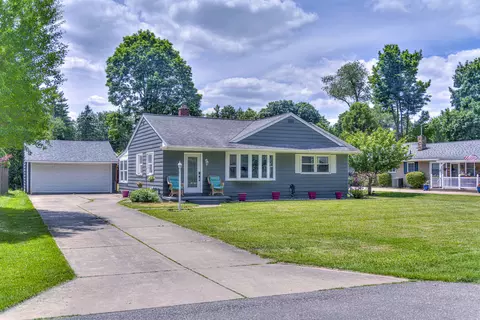 2719 Hillcrest Blvd, Jackson, MI 49203 photo 2