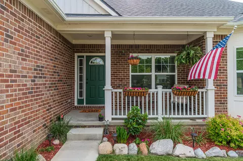 882 Henning St, Dundee, MI 48131 photo 4