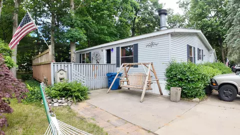 13590 Pinewood Dr, Grand Haven, MI 49417