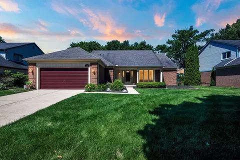 5349 Standish Dr, Troy, MI 48085