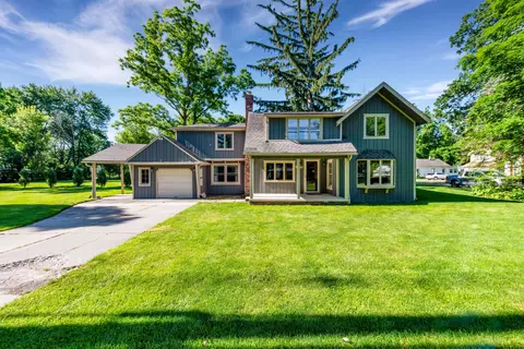 8465 Bellevue Rd, Grosse Ile, MI 48138