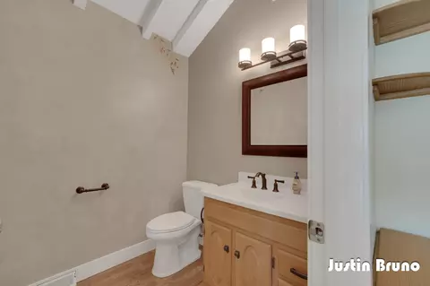 Bath - 650 Greentree Ln NE, Ada, MI 49301 photo 2 of 8