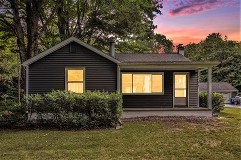 3055 S 6th St, Kalamazoo, MI 49009