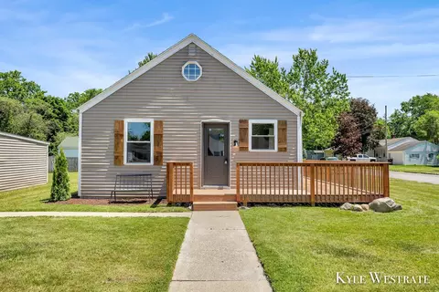 703 E Colfax St, Hastings, MI 49058