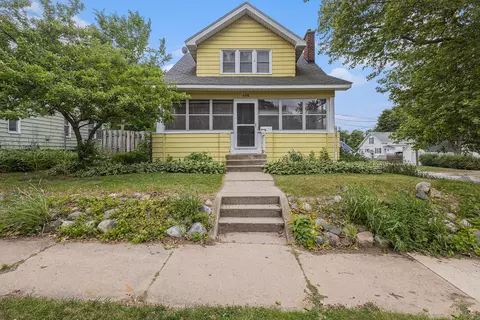 440 Kenwood St NE, Grand Rapids, MI 49505