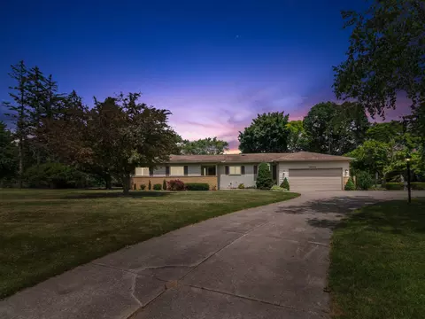 33774 Harlan Dr, Farmington, MI 48332
