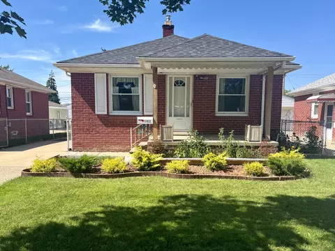 12822 Plum St, Southgate, MI 48195