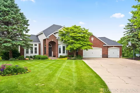 7809 Hidden Lake Dr, Hudsonville, MI 49426