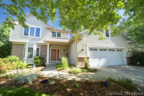 5231 Surf Dr NE, Rockford, MI 49341