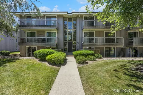 2591 Ridgecroft Dr SE #302, Grand Rapids, MI 49546