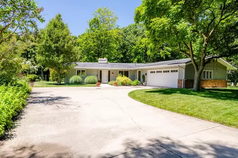 2710 Lakeview Ave, St. Joseph, MI 49085