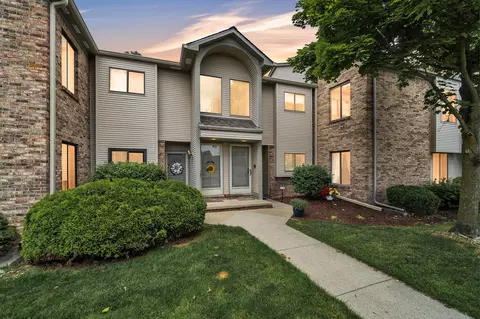 42794 Lilley Pointe Dr, Canton, MI 48187