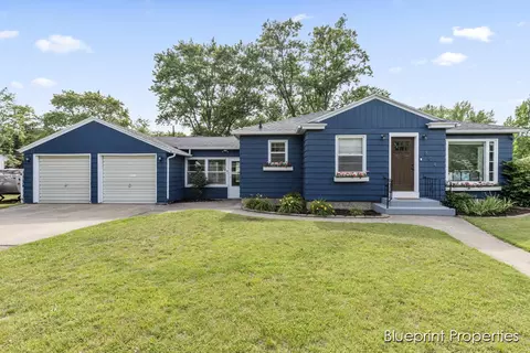 804 Pine Ave, Holland, MI 49423