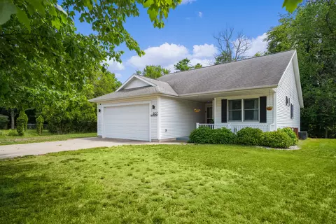 807 S Brookside Dr, Norton Shores, MI 49441