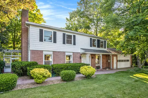 5811 Forest Harbor Dr, Kalamazoo, MI 49048