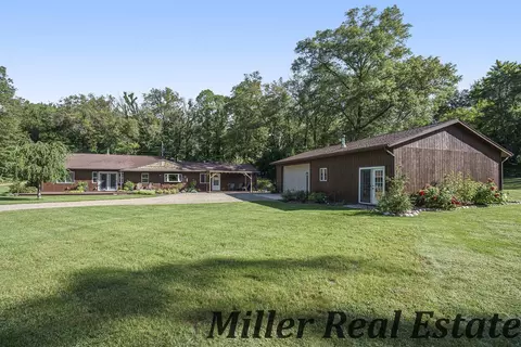 7735 Bendere Rd, Hickory Corners, MI 49060