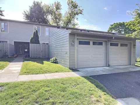 742 Watersedge Dr, Ann Arbor, MI 48105
