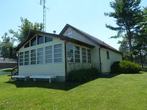 14800 Lark Dr, Camden, MI 49232