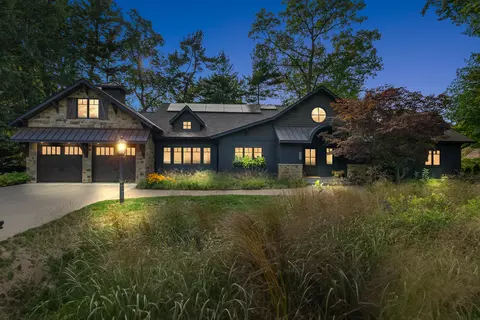 3430 Riverside Dr, Saugatuck, MI 49453