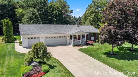2595 Prairie Ave, Holland, MI 49424