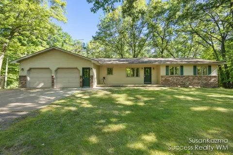 7171 Carolyn Dr NE, Sand Lake, MI 49343