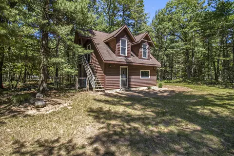 6376 Ridge Rd, Pentwater, MI 49449