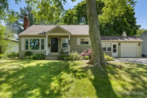 2518 Riverside Dr NE, Grand Rapids, MI 49505