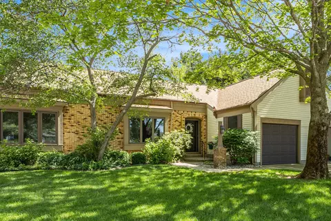 17652 Woodbridge Rd, Spring Lake, MI 49456