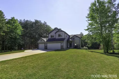 11174 Michigan Dune Dr, West Olive, MI 49460
